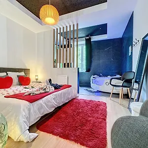 loft-romantique-avec-jacuzzi.hotels-rhonealpes.com/